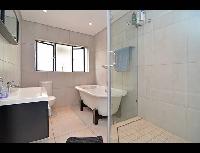 3 BEDROOM APARTMENT FOR SALE IN GREENSTONE HILL